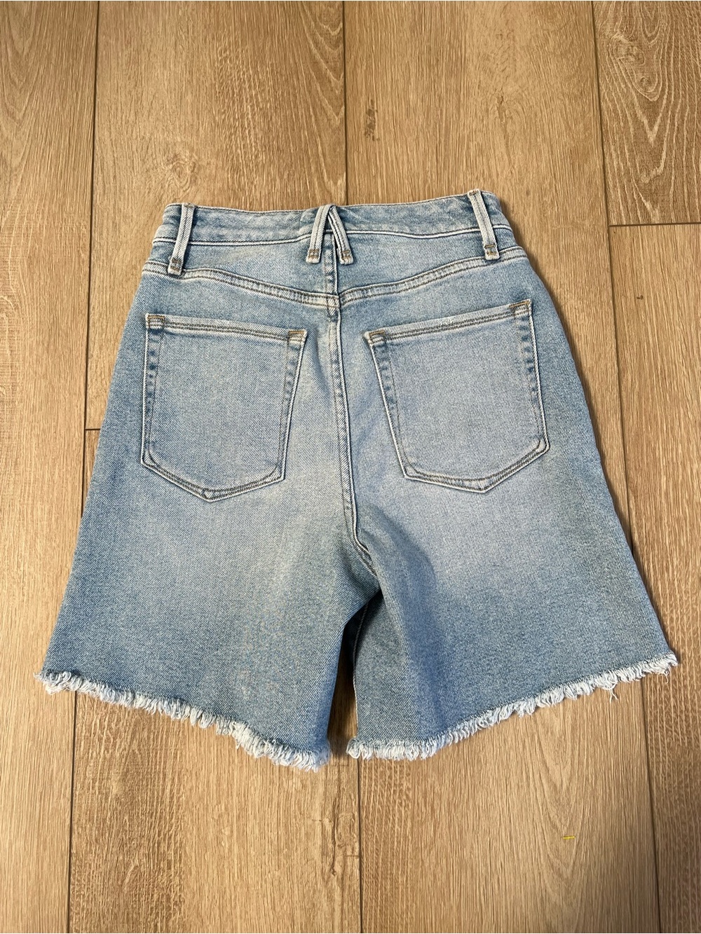 Good American Aline Bermuda Women’s Light Wash Denim Shorts size 24 - Picture 5 of 5